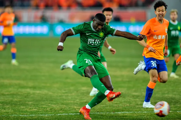 本月9日山東泰山與北京國安的比賽。新華社