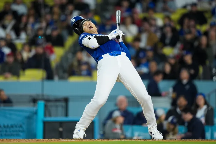 大谷翔平26日在熱身賽面對天使，差點被前隊友Reid Detmers「爆頭」。美聯社