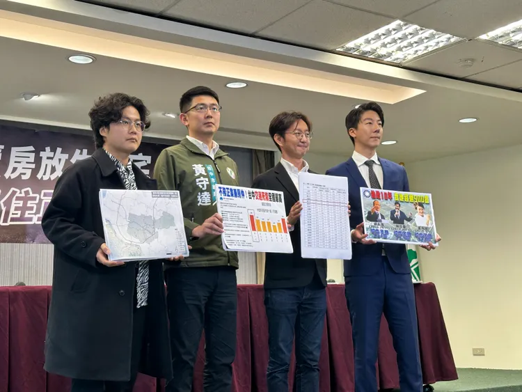 民進黨今天舉行選後首次黨部記者會。潘袁詩羽攝