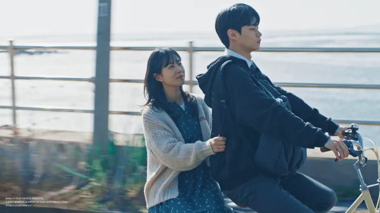 俞利（左）與玄宇錫片中飾演姊弟。原創娛樂提供