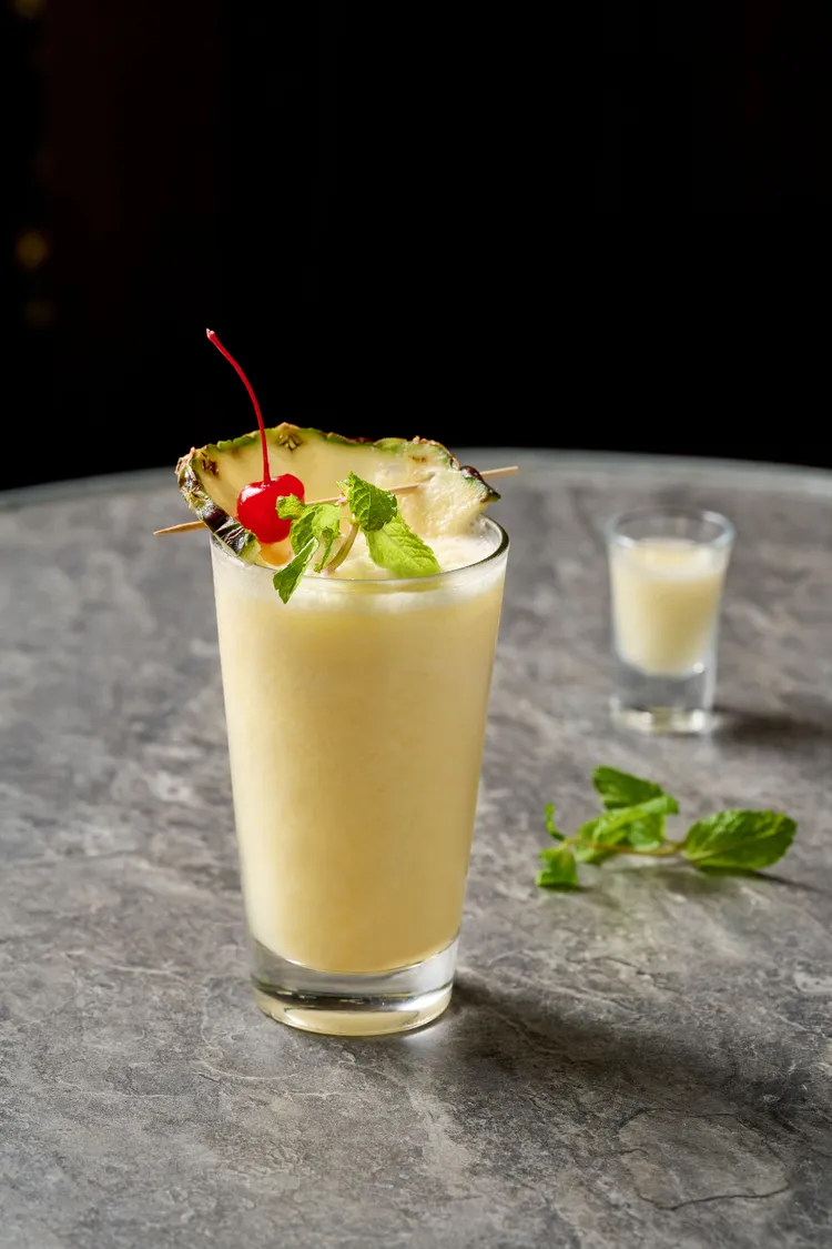 同步登場的還有無酒精凍飲「爽快星期五」，滿滿一杯熱帶水果，帶來豐盛感官享受。業者提供