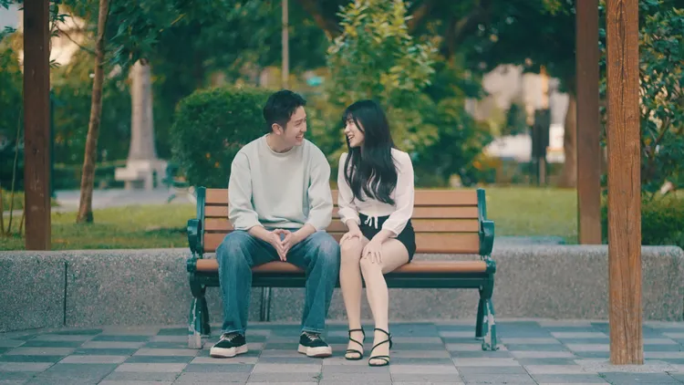 莫凡新找來一字馬啦啦隊女神芊芊合作。唯有音樂提供