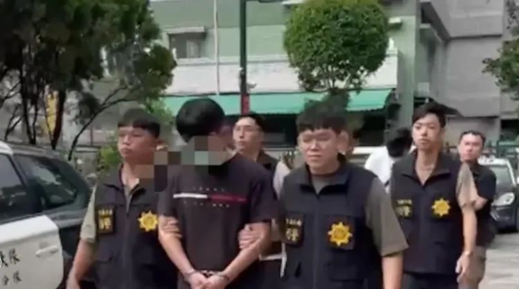 廖男組強盜集團騙買家出面現金交易泰達幣，再派人現身持刀行搶，由同夥接應離開，沒想到到高一尺，搶到的都是假鈔。翻攝畫面