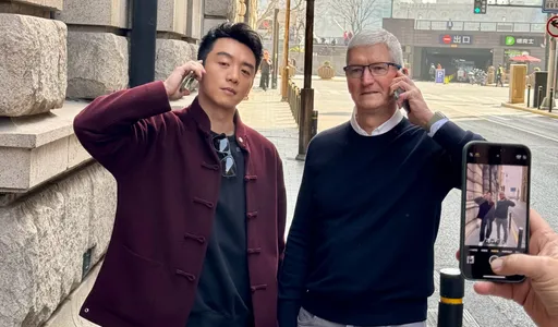 蘋果庫克上海陪這位男星吃中式早餐!他秀簽名手機還提出這句建言