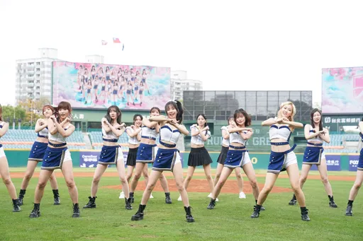 富邦悍將啦啦隊兩大韓國女神「后見后」!結果是她當隊長