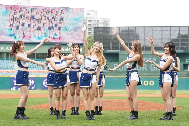 秀秀子擔任隊長。  富邦悍將提供