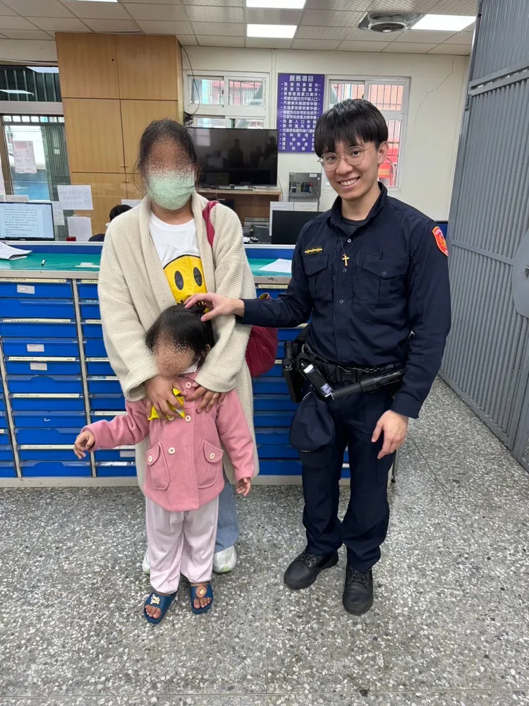 母女重逢，卻面臨準備遣返窘境。龜山警分局提供