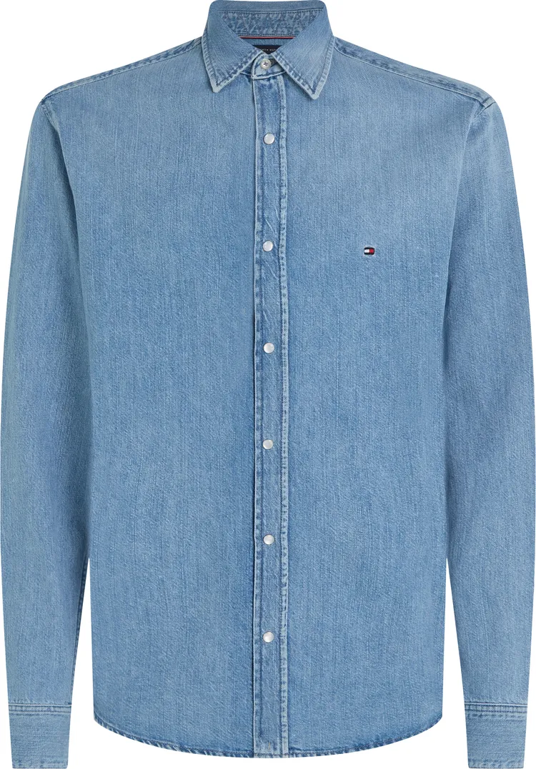 丹寧襯衫，5380元。品牌提供