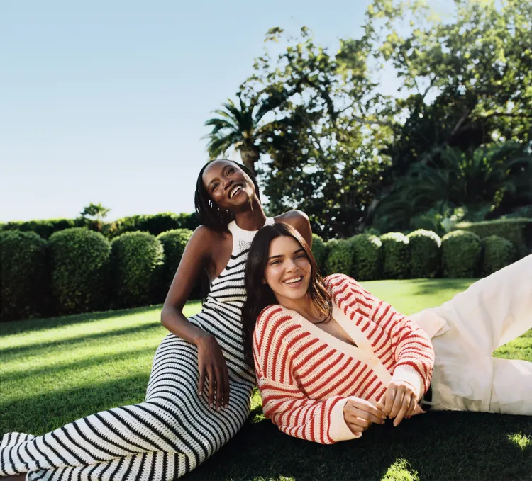 Kendall Jenner與好友拍攝TOMMY HILFIGER形象片。品牌提供