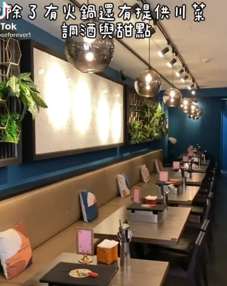 台北車站「W.瓦法奇朵」用餐環境。TikTok@roseforever1 提供