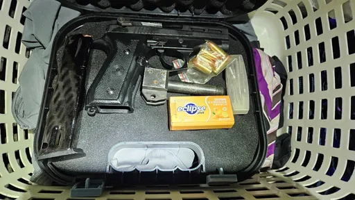 通緝犯逃過酒駕路檢卻躲不掉小電腦 行動兵工廠!洗衣籃赫見滿滿槍彈