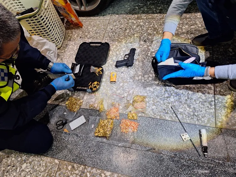 警方搜車起出大批槍彈。警方提供