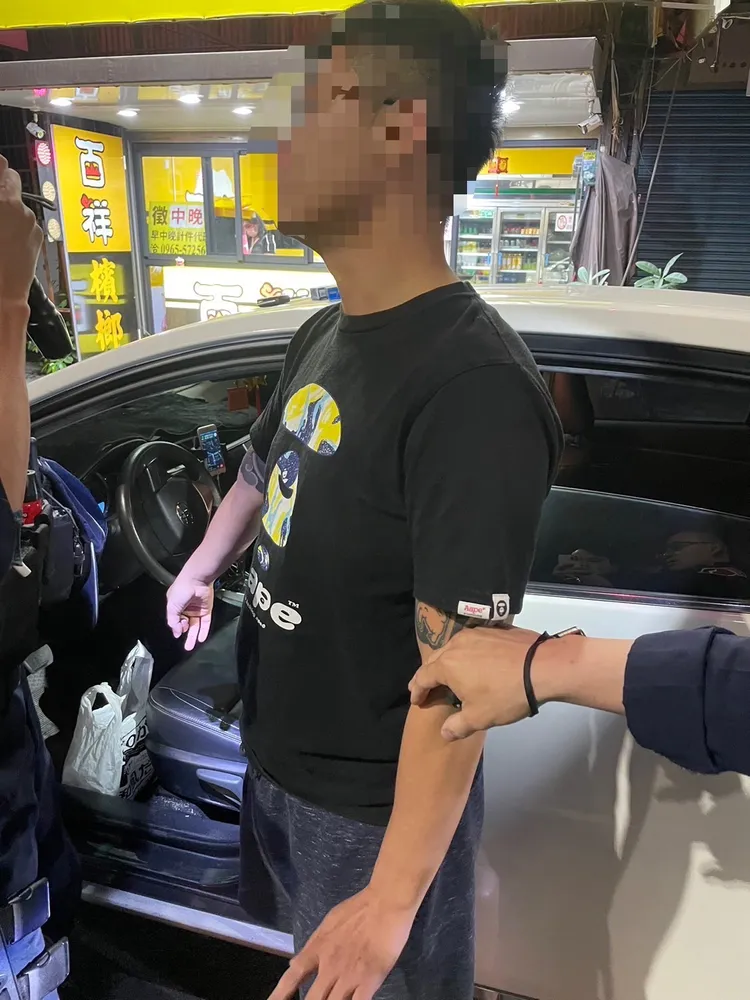 27歲男子遇盤查神情緊張，坦承攜毒。警方提供