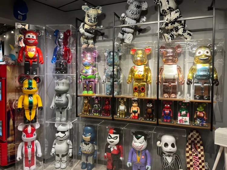 該店以公仔作掩護。翻攝畫面