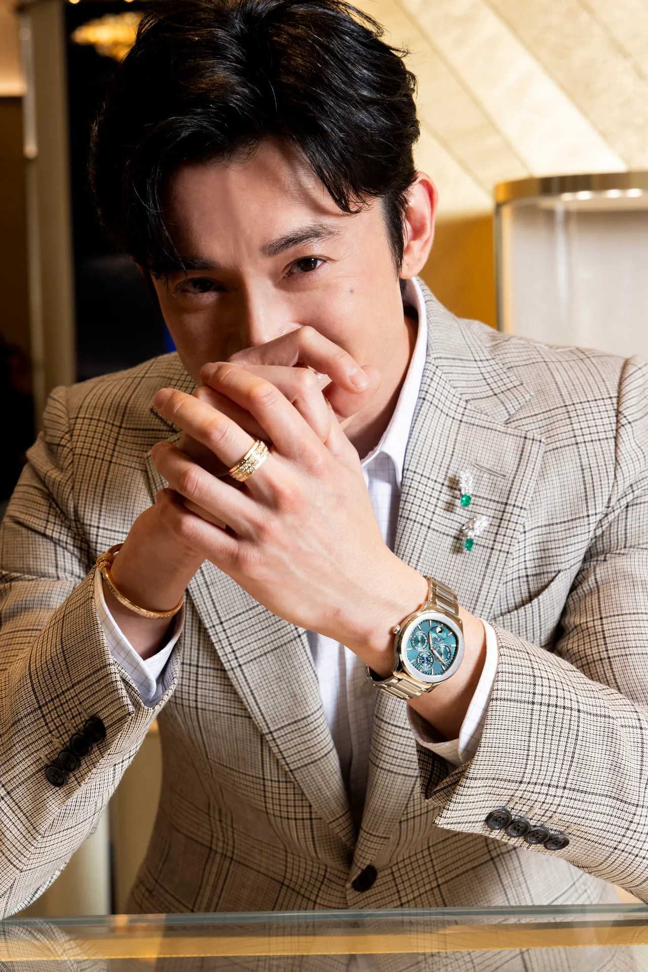 吳慷仁還演繹了Polo系列礦石綠超薄萬年曆自動腕錶,189萬元。品牌提供