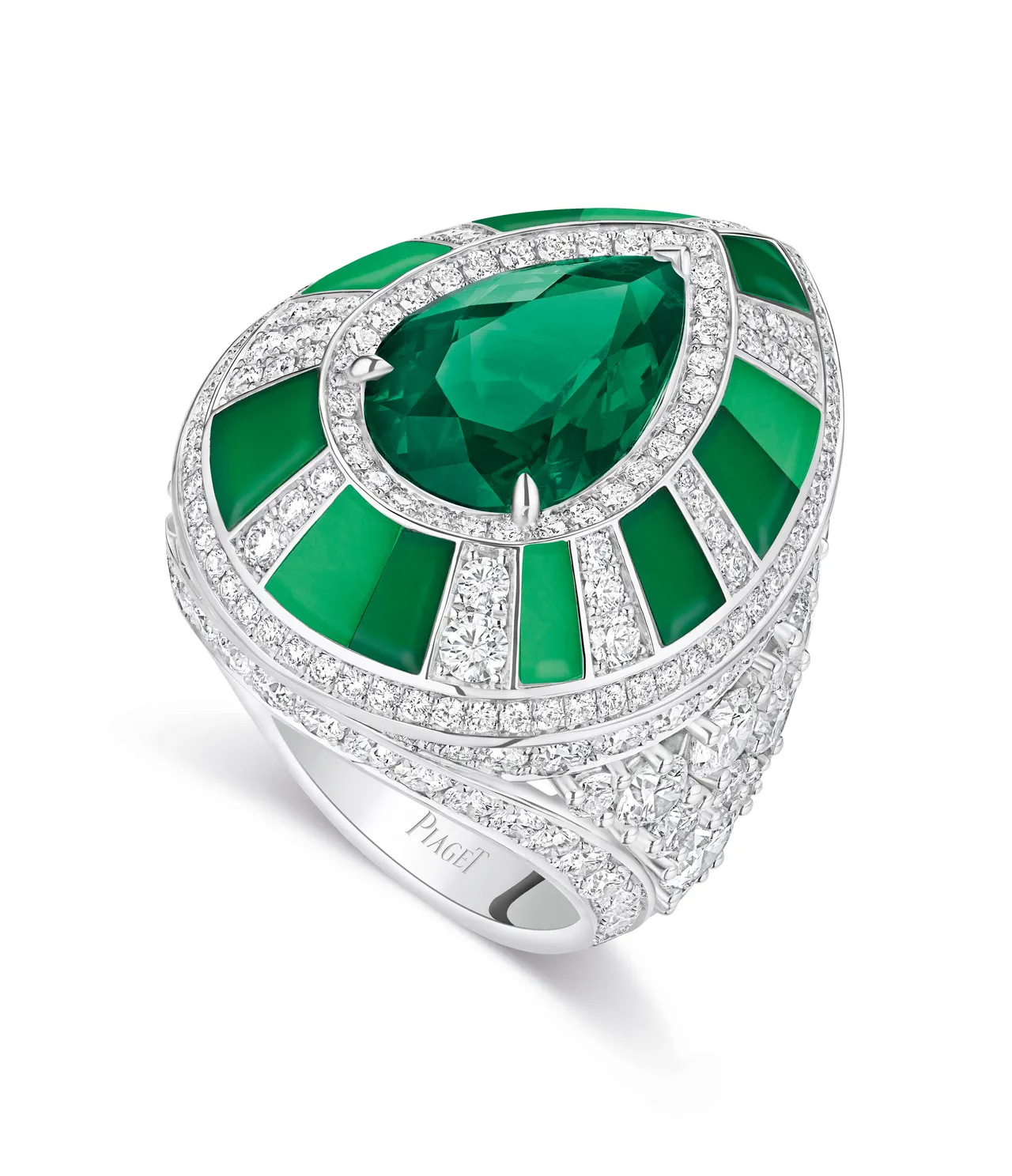 Foliatura 18K白金祖母綠鑽石戒指,18K白金、鑲嵌單4.04克拉顆梨形切割祖母綠、11顆雕塑打磨綠玉石(總重5克拉)、228顆圓形切割美鑽(總重5.31克拉。全球限量1件,1210萬元。品牌提供