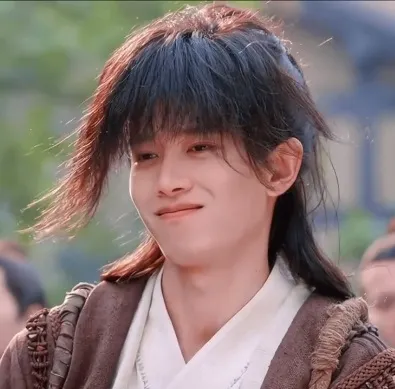 任嘉倫在《烈焰》造型向漫畫原型靠攏。翻攝《烈焰》