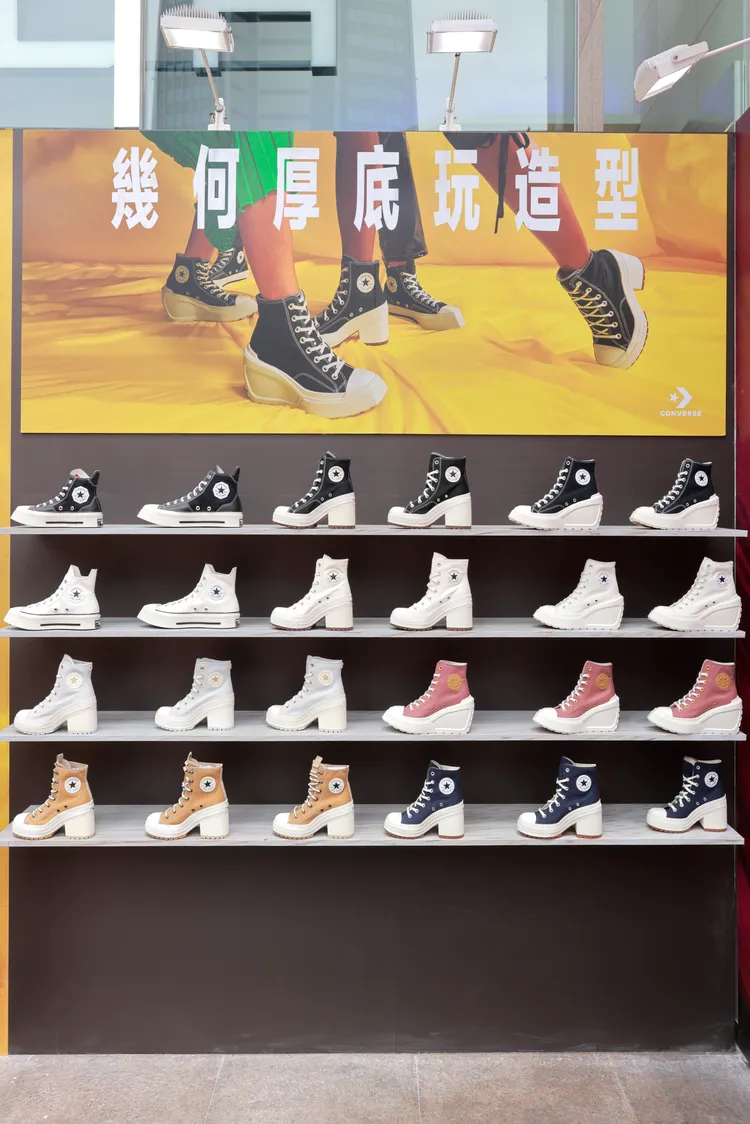 快閃店內主打單品為DE LUXE幾何厚底系列。品牌提供