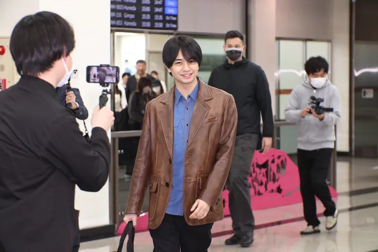 中島健人今早來台，看到500名粉絲接機，直呼感動。攝影中心攝