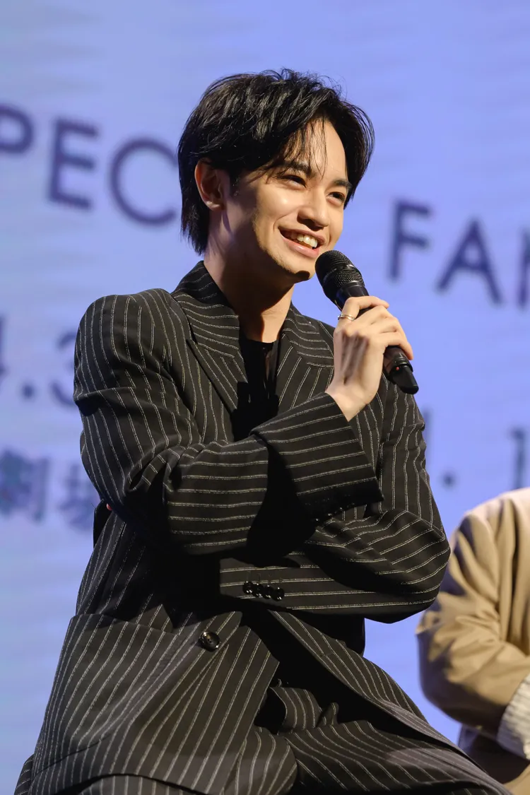 中島健人學中文「我很傲嬌」。大鴻藝術BIG ART提供