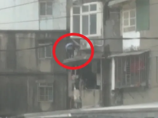 囤毒想「賺差價」！基隆男冒險跳樓仍遭逮　警方入屋竟還搜出這物