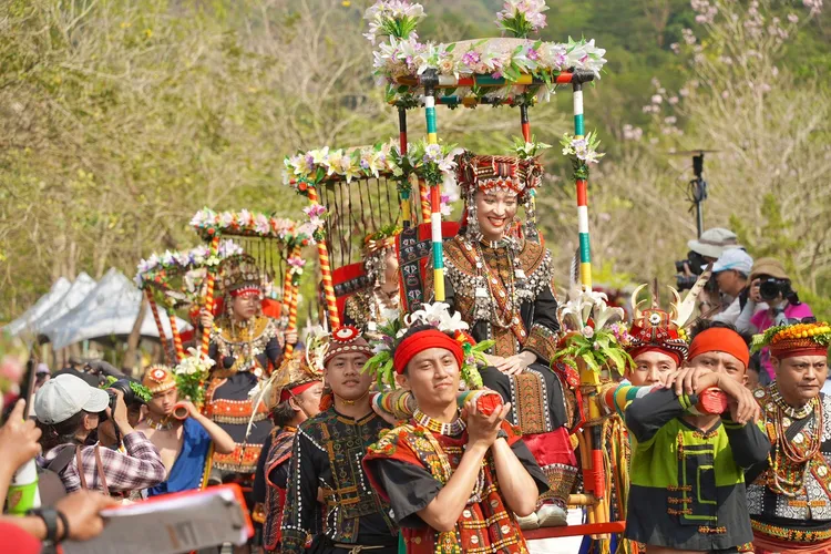 新娘依古禮坐轎進場。茂管處提供