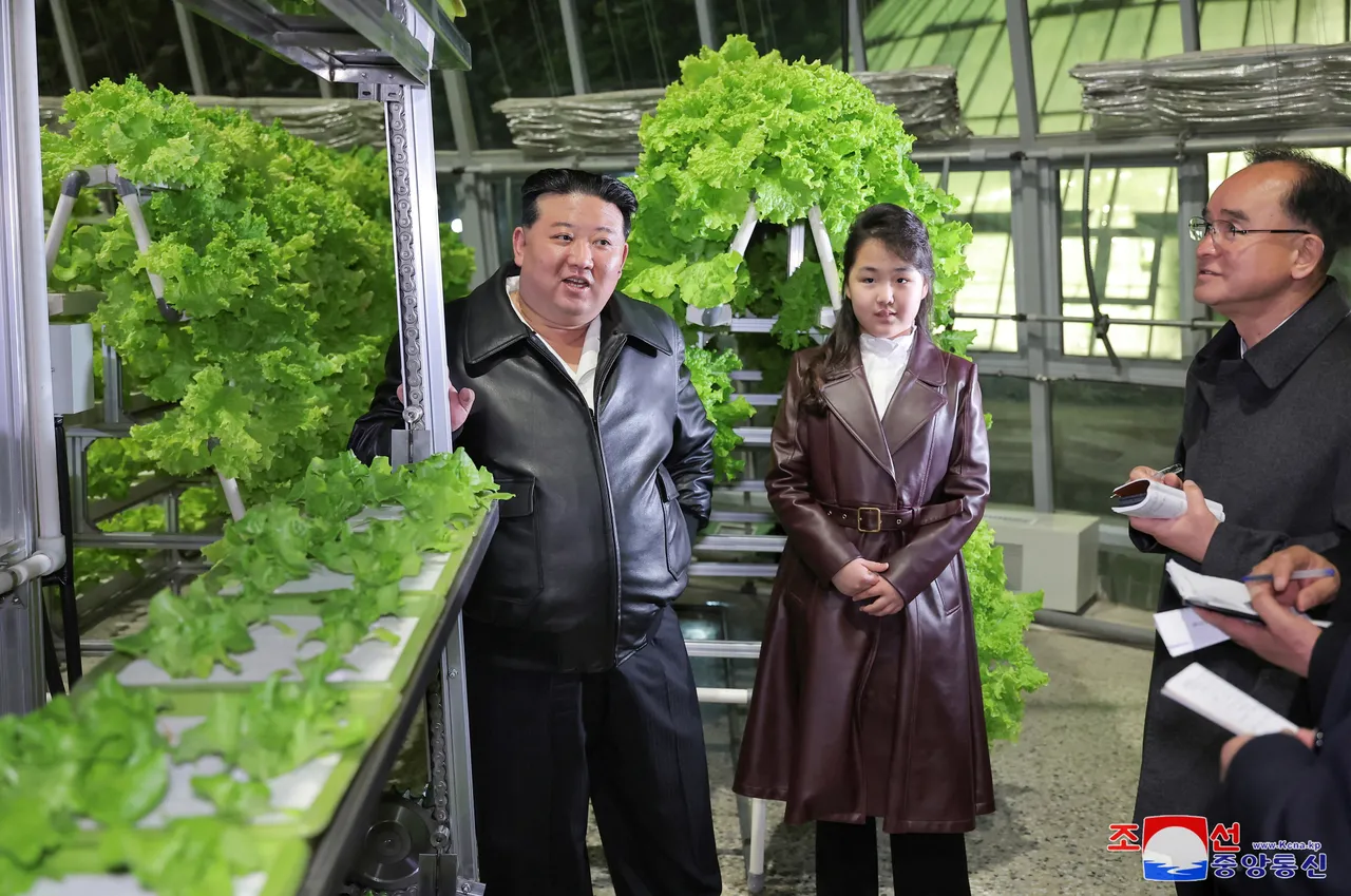 金正恩攜愛女金主愛參觀剛開幕的江東溫室農場。路透社