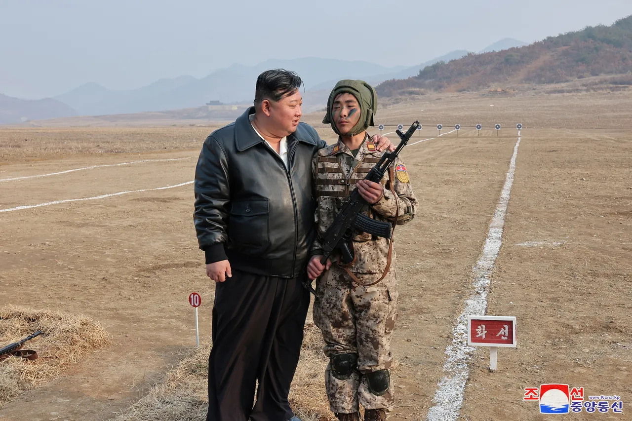 金正恩跟參加軍演的北韓士兵講話。路透社