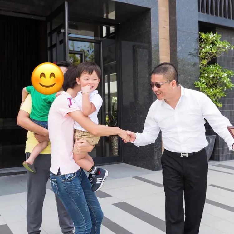 泰嘉開發從高雄起家，一路推案到嘉義與高雄，因董事呂金發(右)著重社區經營，推案已累計許多口碑成為品牌建商。讀者提供