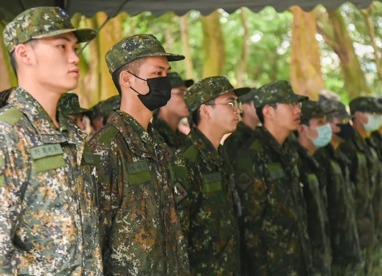 軍方也派員到場致祭。桃園市府提供