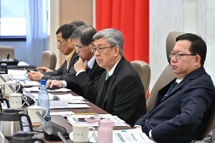 陳建仁及副院長鄭文燦皆出席食安會報。政院提供