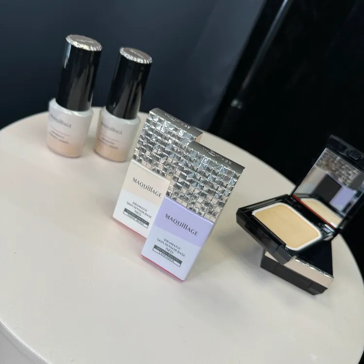 彩妝師游絲棋使用MAQuillAGE心機彩粧單品教學33上妝法。張家玲攝