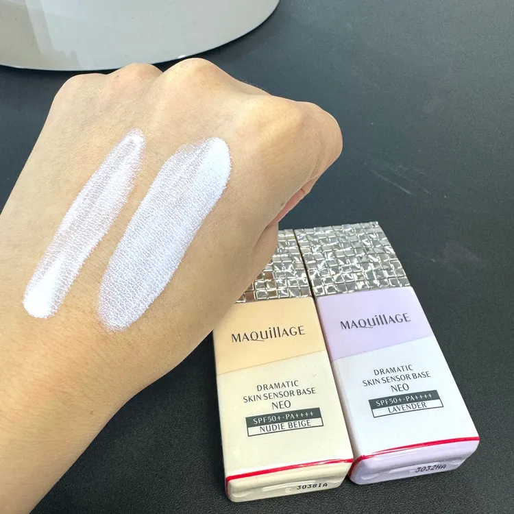 星魅平衡持粧控粧前乳#自然色（左）、#明亮色（右），各25ml／950元。張家玲攝