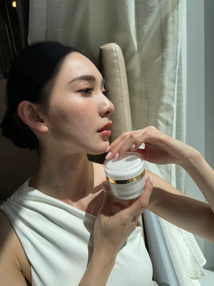 Sisley推出活膚御緻駐顏琉晶霜。張家玲攝