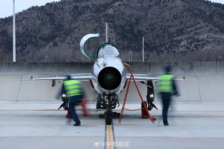 翻攝微博@中部戰區