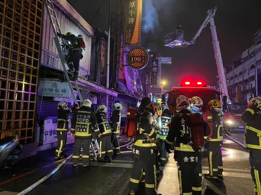 「小時厚」牛排台中逢甲店火警　警消救出1人送醫