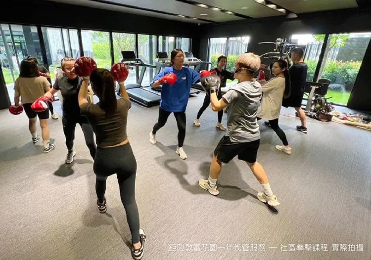 鉅陞團隊一年代管服務，為社區創造精彩充實的生活。