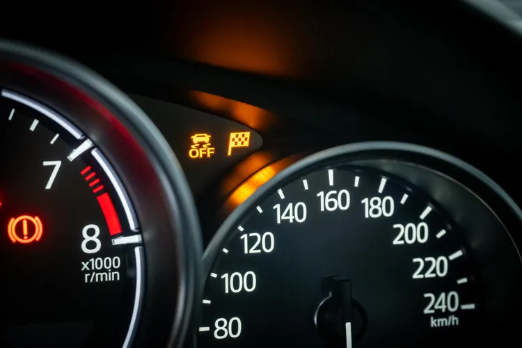 小改款MAZDA MX-5也於原DSC動態穩定系統新增手排車型專屬的全新賽道模式(DSC-TRACK)。業者提供