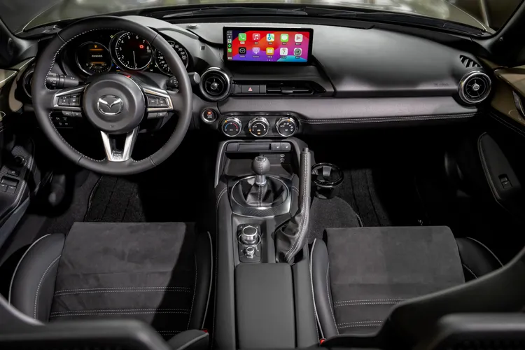 車艙全面升級8.8吋中央資訊顯示幕，讓資訊顯示更清晰，同時升級USB Type-C連接裝置。業者提供