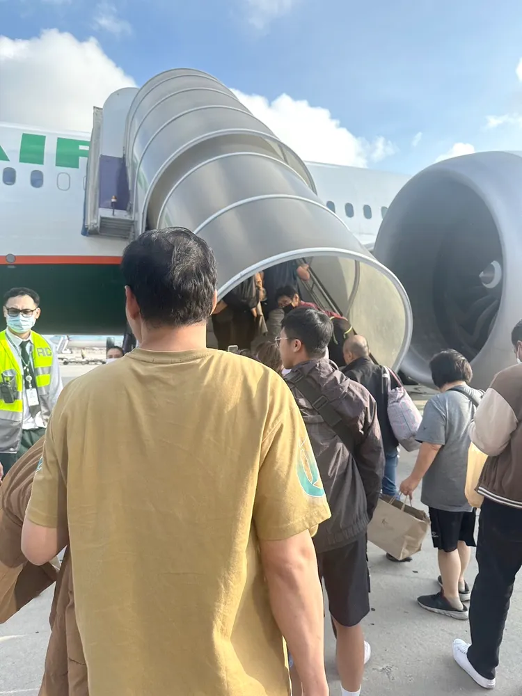 滯留泰國一天一夜，終於盼到起飛。投訴人提供