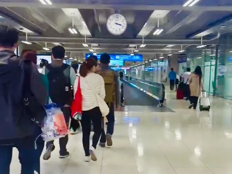 通知取行李，準備再次入境。投訴人提供