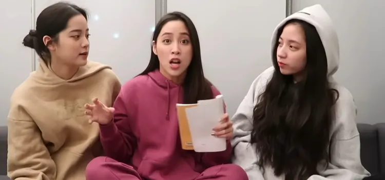 歐陽娜娜（左起）、妮妮及娣娣三姊妹感情很好。翻攝歐陽妮妮YT