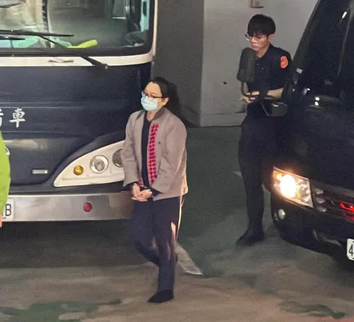 恐怖保母上銬最新畫面曝! 檢提訊釐清虐死凱凱過程