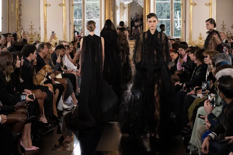 創意總監Pierpaolo Piccioli本季聚焦放大黑色。品牌提供