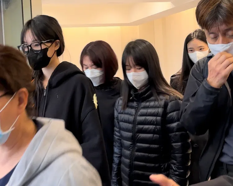 小S的3個女兒不發一語步出會場。特勤中心攝