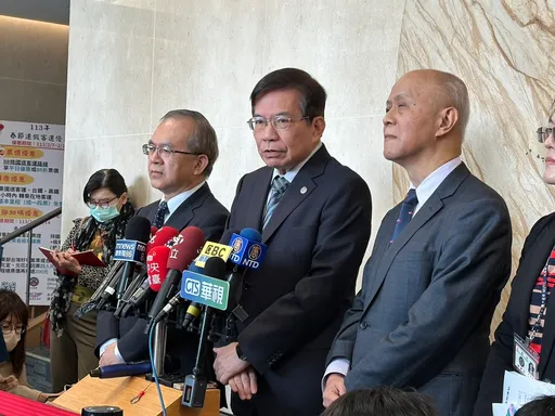 小綠人空降釀桃機管理問題？　王國材否認鄭文燦交辦人事