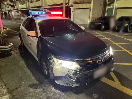 拒捕片|通緝犯二度衝撞警車竄逃 警連開8槍還擊!與居民合力逮人