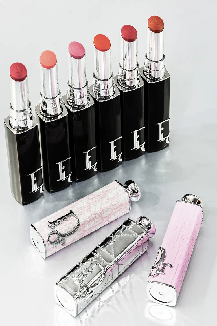 Dior推出5款癮誘唇膏新色以及3款唇膏殼，唇膏各1550元、唇膏殼1050至1700元。品牌提供
