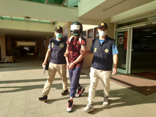 追毒販一籌莫展拜大甲媽祈願 警轉身超商買水竟「破案」