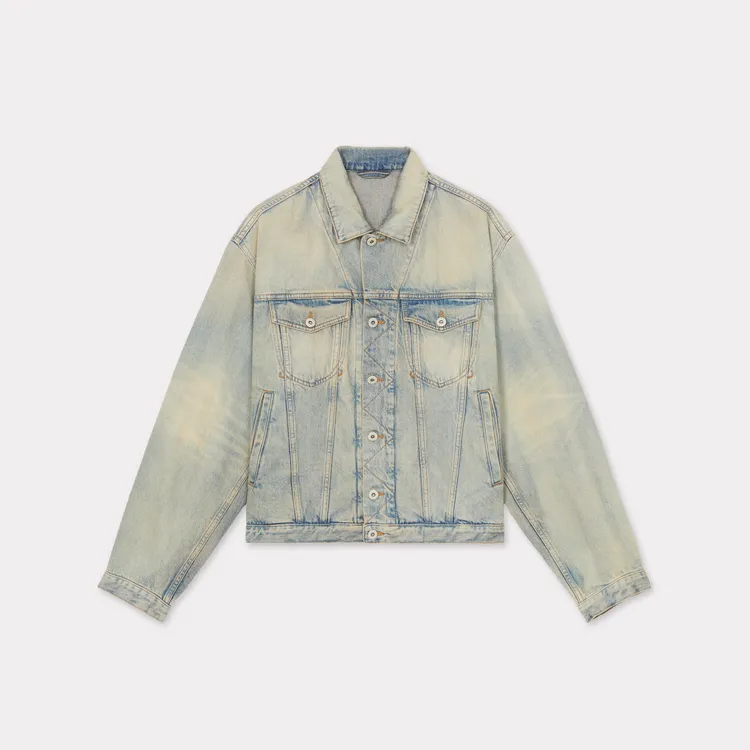 致敬工裝石漂洗丹寧外套，3萬5800。品牌提供